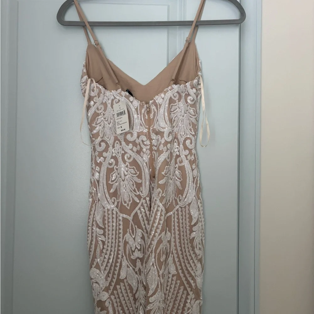 Windsor Tan and White Bodycon Dress Spaghetti Strap Backless - Picture 2 of 3